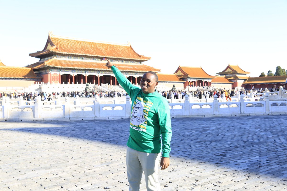 BMagege's tweet photo. Forbidden City ni kasri kubwa la kifalme lililoko katikati ya Beijing, China.  

- Lilijengwa kati ya *1406–1420*

- Lilikuwa makao ya wafalme wa Ming
 
- na Qing (zaidi ya miaka 500)

- Lina zaidi ya nyumba 9,000

- Ni mfano wa juu wa usanifu wa Kichina

 Beijing https://t.co/0yuiikaTNv