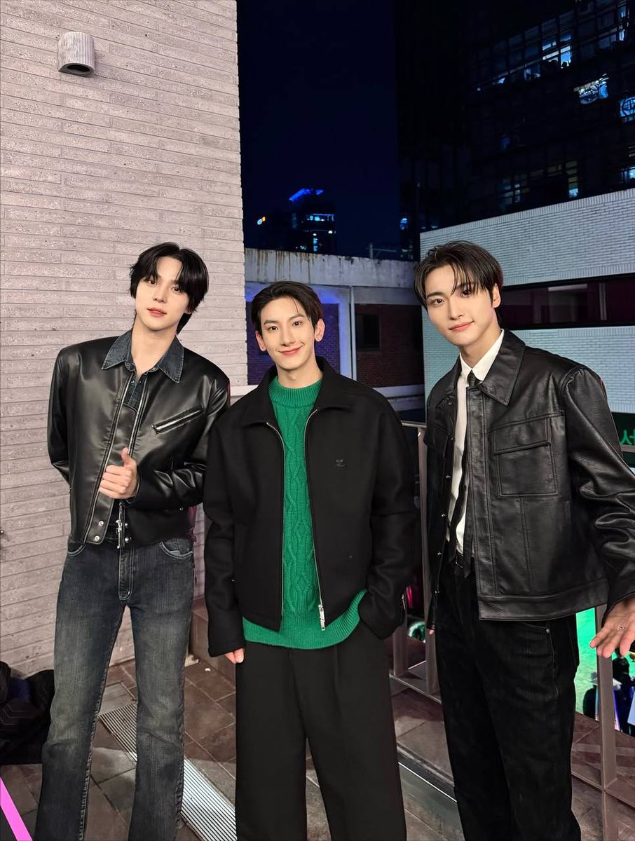 в какой из вселенных мы живём и почему я вижу сонхва, юнхо и топтапа на одной фотографии, я ещё не до конца проснулась?..