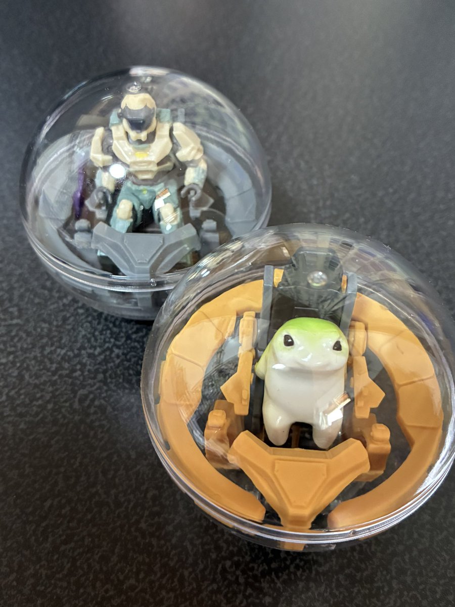 mesonosuke's tweet image. カプセルコックピットにメガブロックのフィギュアがピッタリと聞いたので、安く買える所無いかな？と探したらアリエクにあったので注文したら5日で届きました。