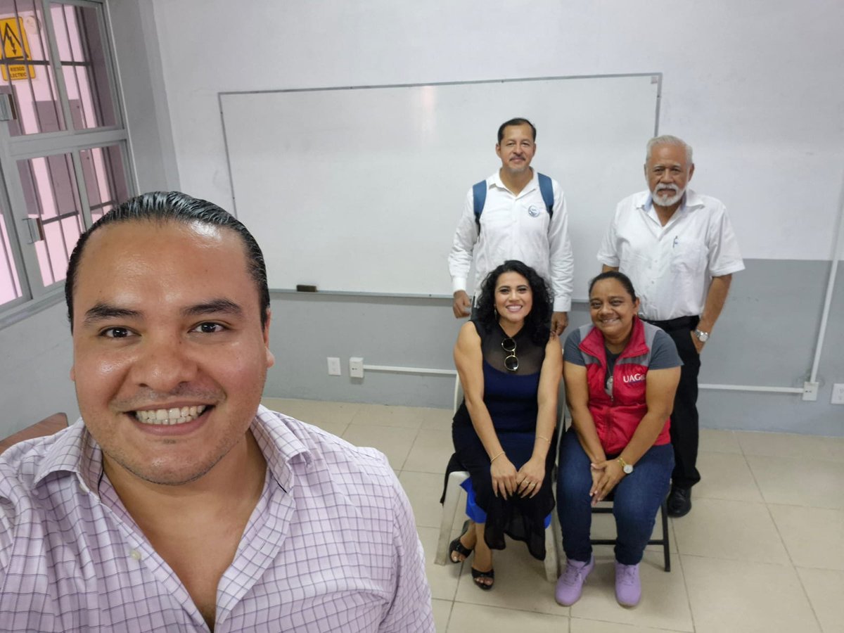 cytiuagro's tweet photo. Hoy trabajamos con el Comité de Diseño Curricular de la Licenciatura en Ciencias y Tecnologías de la Información para avanzar en la reestructuración del nuevo plan de estudios. 💻📚

#SomosCyTI #UAGro #InnovaciónAcadémica https://t.co/luNap5Xmie
