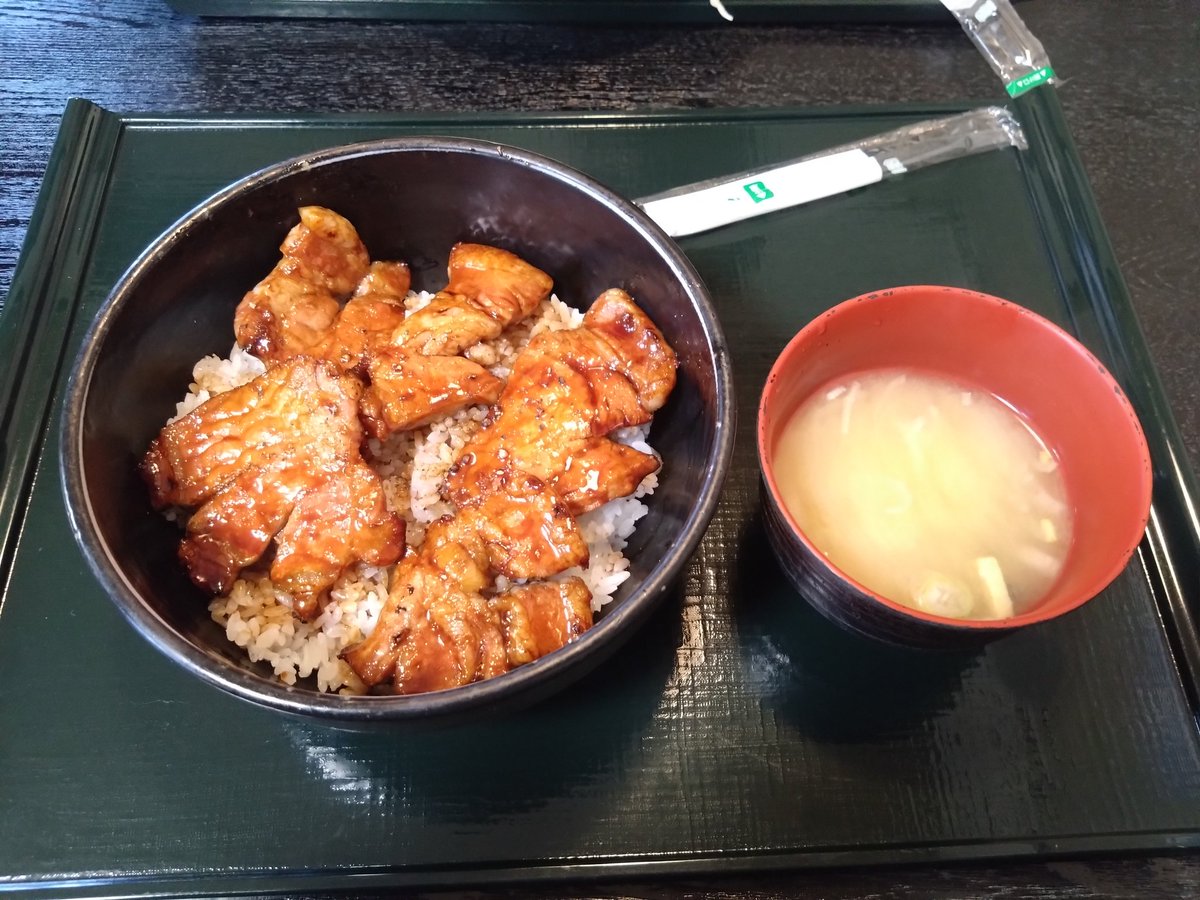 9999Technology's tweet image. 今日は帯広で婆さん家の片付け！
昼はゆうたくさんで豚丼、いただきました！