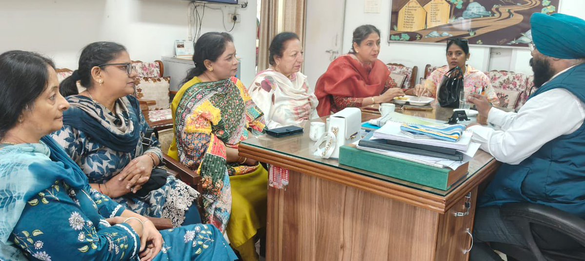 parmindercwc's tweet image. Honoured to celebrate Children’s Day at the Govt Senior Secondary School, CHD.
A wonderful day spent encouraging young minds and celebrating their enthusiasm and creativity. 
Thank you @RajinderSingh ji
@ManishTewari @INCIndia @INCChandigarh