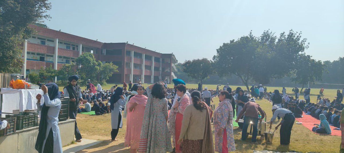 parmindercwc's tweet image. Honoured to celebrate Children’s Day at the Govt Senior Secondary School, CHD.
A wonderful day spent encouraging young minds and celebrating their enthusiasm and creativity. 
Thank you @RajinderSingh ji
@ManishTewari @INCIndia @INCChandigarh