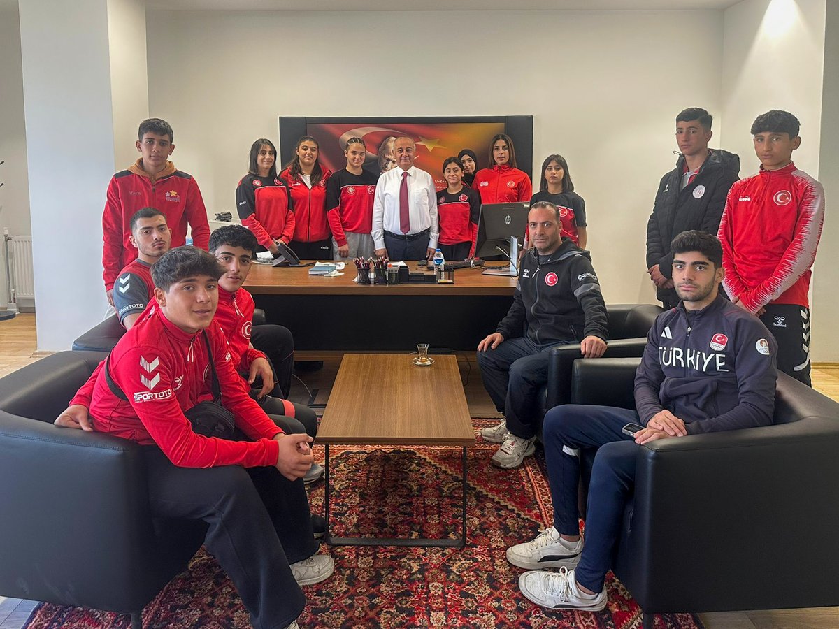 🇹🇷🤝🇮🇷
İran’da Gerçekleştirilen Ortak Eğitim Kampı Sona Erdi

İran İslam Cumhuriyeti Batı Azerbaycan İli Bazargan Spor ve Gençlik Dairesi tarafından 5–10 Kasım 2025 tarihleri arasında Bazargan’da düzenlenen ortak eğitim programı ve ikili dostluk kampına, Iğdır Gençlik ve Spor İl