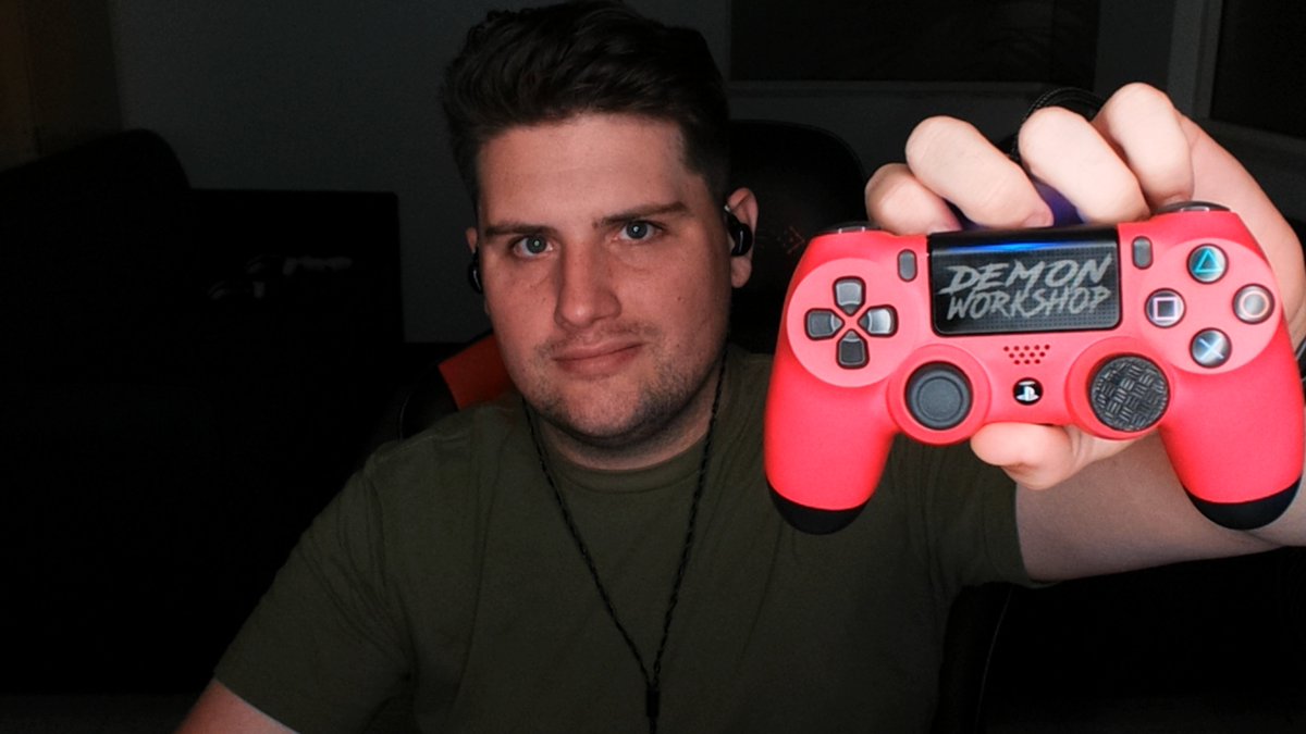 SpecterCS's tweet image. First stream back tomorrow! 2 years, same controller, still works perfect. Shoutout @DemonWorkshop the absolute best in the business. Twitch.tv/specterog