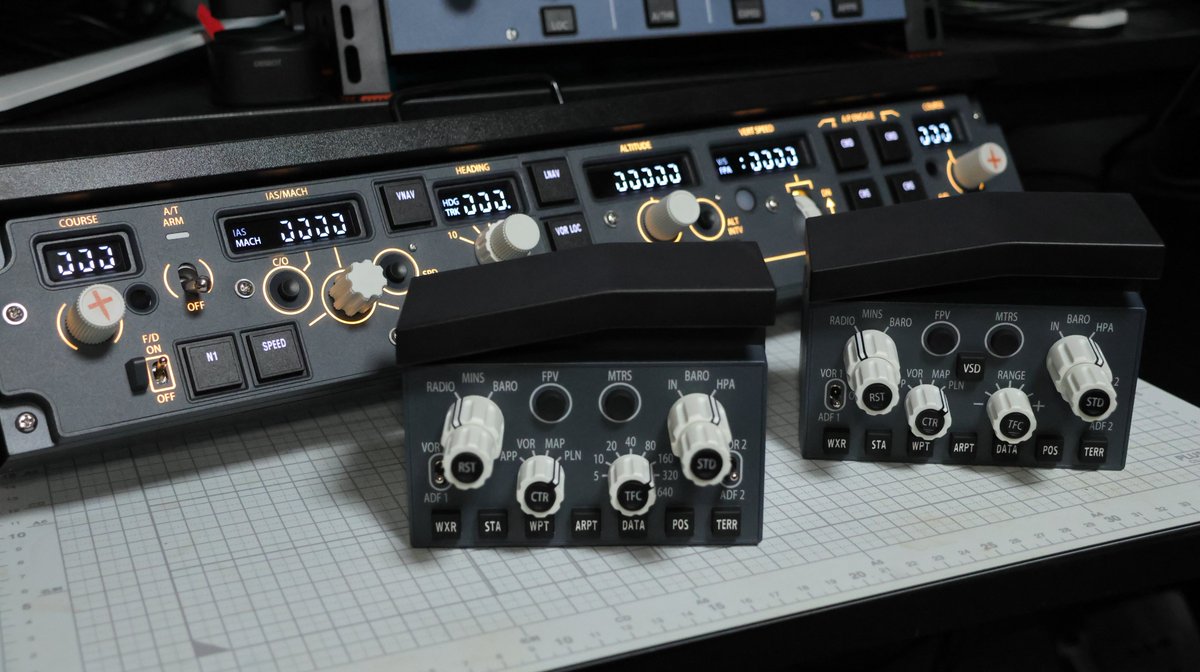 KIOKIO597's tweet image. 本日18：30～、Winwingさんのボーイング向けデバイス「3N/3M PDC」のレビュー動画を公開予定です。
737のEFISを再現したものになっています。
#winwing #flightsimulator #msfs2020 #msfs2024