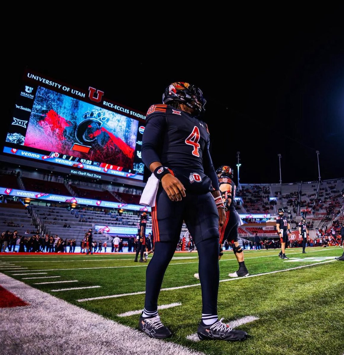 CFB Saturday Play:🏈🚨

Devon Dampier O 59.5 Rush Yards -114

100 ❤️ for the pair🫡

Collab W <a href="/a1fantasy23/">A1FantasySports</a> and <a href="/Willzan6/">Willzan</a> 👨‍🍳

Dampier and the Utes head down south to face Baylor at Waco. Baylor has had struggles this year containing mobile quarterbacks, which Damp certainly falls