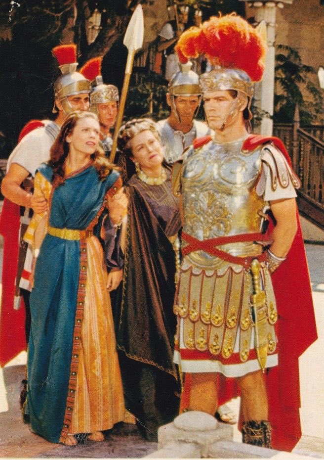 his_valyrian's tweet image. even weirder: old Hollywood used to love color, and then suddenly someone decided all historical films must look like a washed-out dishcloth from a grimdark AU. I genuinely have no idea when that curse was cast