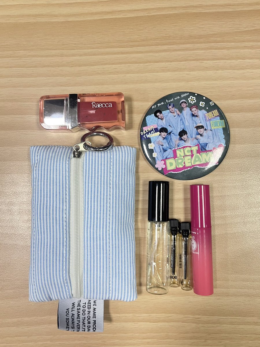 bluemingblo's tweet image. Siapa yang gasuka tasnya berantakan sama parfum dan lipstik?!! me ✋🏻

Kalau sama kayak aku kalian wajib bgt beli pouch mini ini

🩵Bahannya puffy
🩵Ukurannya kecil tp muat banyak 
🩵bisa jadi bagcharm juga 🫢🫢

s.shopee.co.id/4As8fHiUfE
