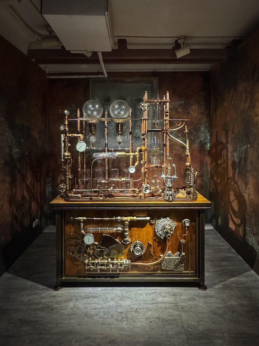 台湾、高雄で、とってもスチームパンクなコーヒーマシンがあったよ！