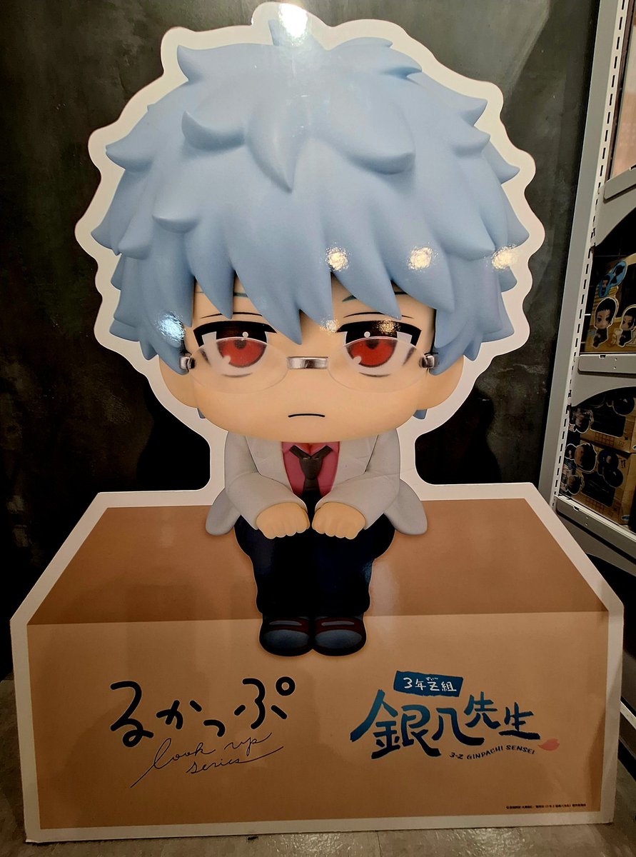 てくぴくフォト 兄友池袋4階の階段前に、るかぷ銀八先生のパネル？が