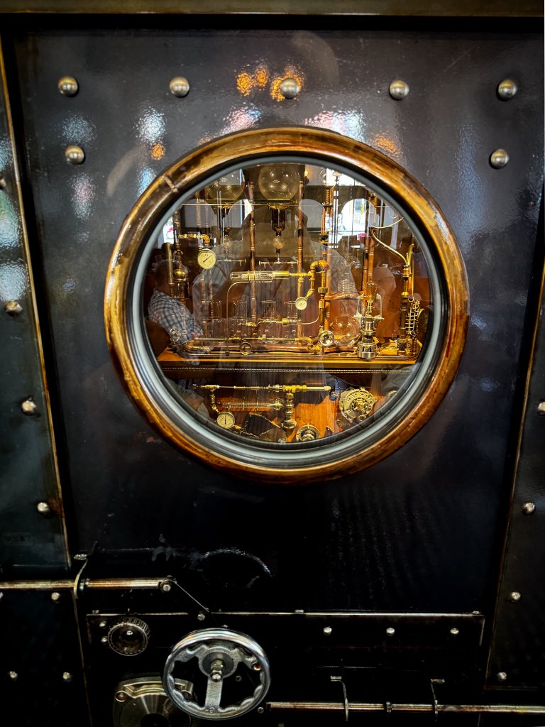 しかも場所が、、
旧三和銀行の金庫の中！