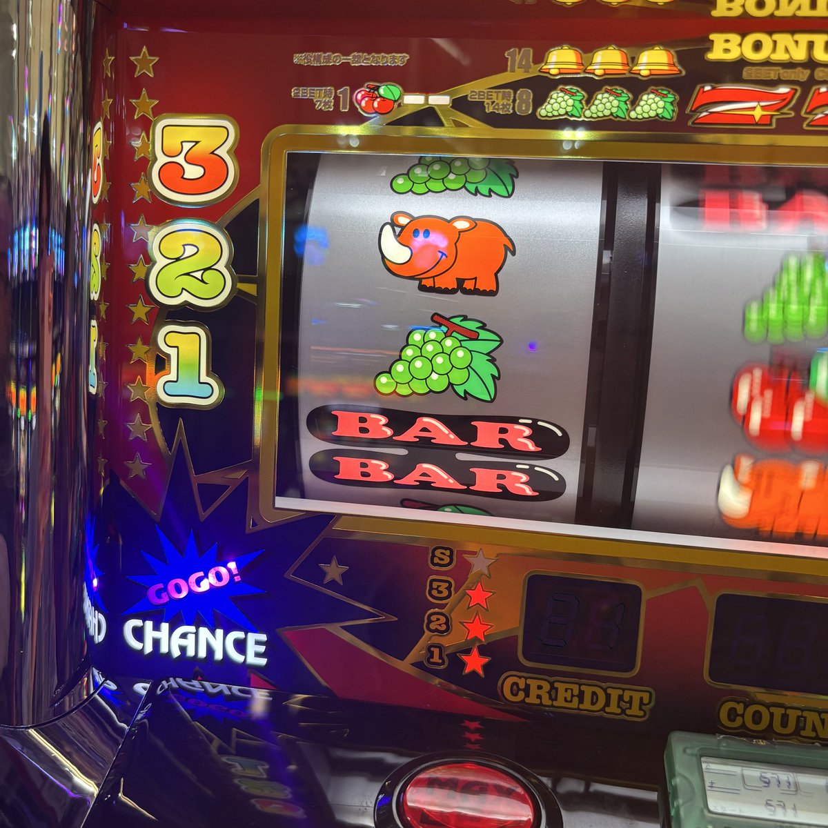 ペカペカッとビッグとバケと1回ずつ引いたけど最後は飲まれてやめ