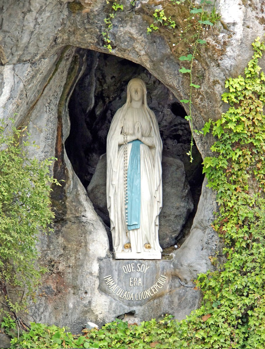 María Santísima, la Inmaculada Concepción y siempre Virgen. Señora y Madre nuestra, ruega por nosotros.