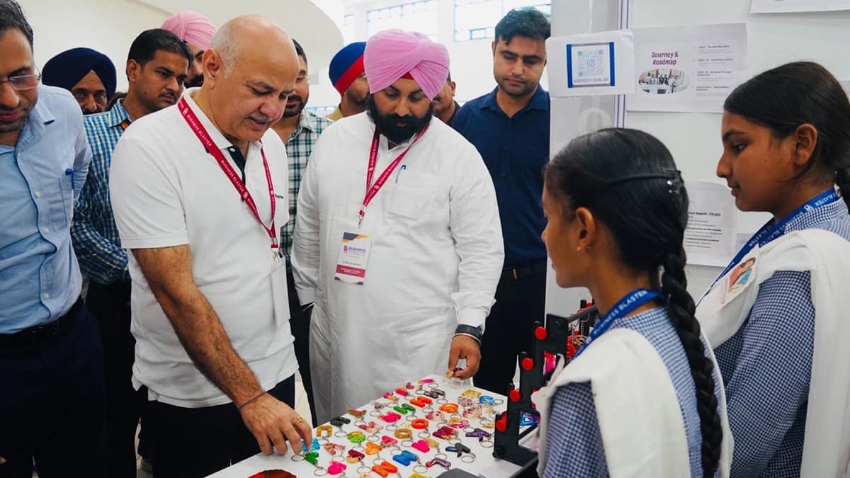 msisodia's tweet image. पंजाब के शिक्षा मंत्री और मेरे प्रिय साथी सरदार @harjotbains जी को जन्मदिन की हार्दिक शुभकामनाएँ।

हरजोत जी पर मुझे सचमुच गर्व है।
उन्होंने @ArvindKejriwal जी और @BhagwantMann जी के मार्गदर्शन में न सिर्फ़ पंजाब की शिक्षा व्यवस्था को सुधारा, बल्कि नई-नई innovations के ज़रिए…