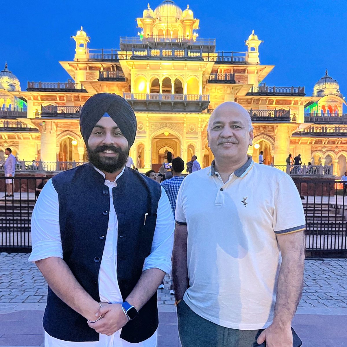 msisodia's tweet image. पंजाब के शिक्षा मंत्री और मेरे प्रिय साथी सरदार @harjotbains जी को जन्मदिन की हार्दिक शुभकामनाएँ।

हरजोत जी पर मुझे सचमुच गर्व है।
उन्होंने @ArvindKejriwal जी और @BhagwantMann जी के मार्गदर्शन में न सिर्फ़ पंजाब की शिक्षा व्यवस्था को सुधारा, बल्कि नई-नई innovations के ज़रिए…