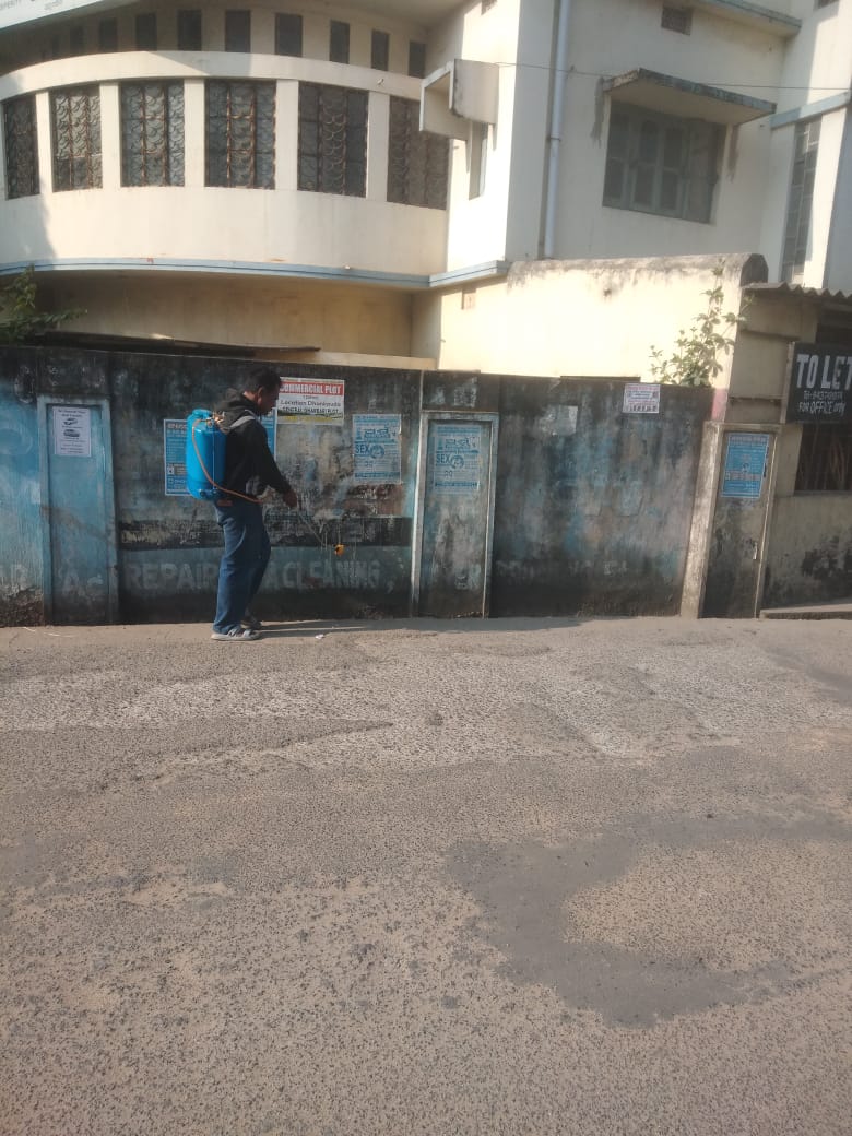 SMC_Sambalpur's tweet image. SMC conducted mosquito repellent oil spraying in different parts of Shantinagar. Residents are requested to check and remove stagnant water around their homes.
#VectorControl