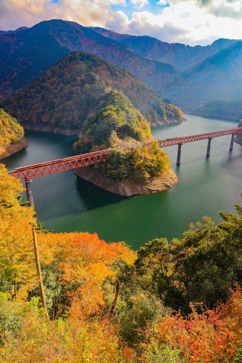 backingline1's tweet image. 紅葉の大井川鐵道、
奥大井湖上駅...🍁🍁🍁