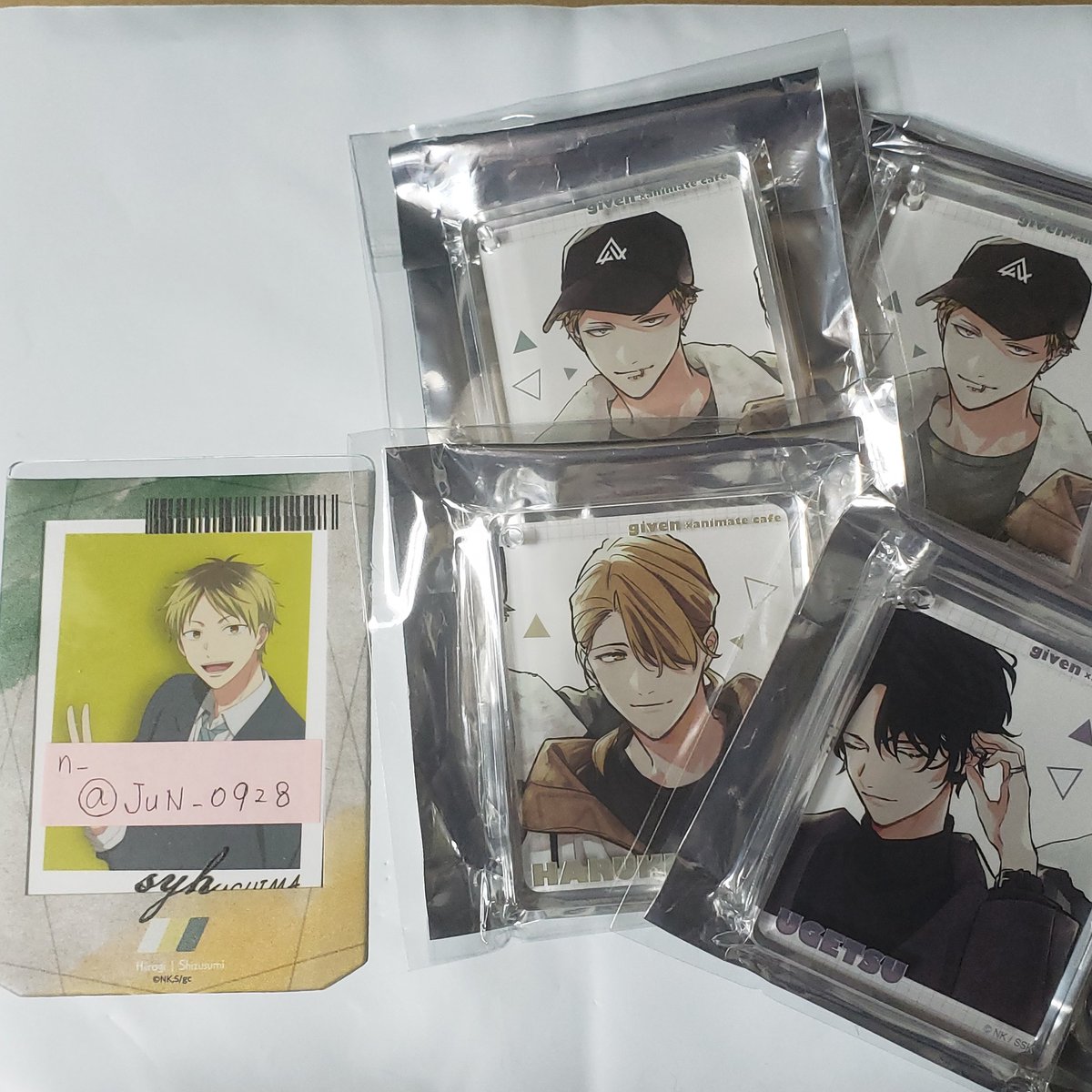 JuN_0928's tweet photo. 【交換】郵送
👉ギヴン展ENCORE 入場特典色紙
あきはる ver.
5枚あります

求▶︎他ver.

お探しの方がいらっしゃいましたら
交換お願いします

👉ギヴンカフェスタンド
コロッタB
求▶︎真冬
譲▶︎秋彦、春樹、雨月
こちらもよろしくお願いします https://t.co/8Vfz1uke2M