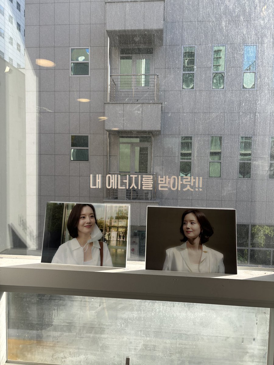 jeong3hangbae's tweet photo. 너무 따랑스러운 카페야,,❣️
현생으로 채원날은 놓쳤지만 이렇게 축하할 수 있어서 행🩷복🩷

#CHAErish_WONderful_moments
#문채원 https://t.co/eqiuWlGKI8