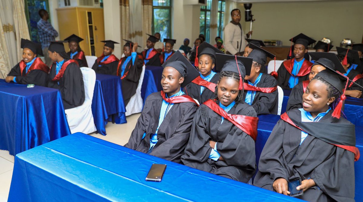Umuyobozi w’Akarere w’agateganyo <a href="/P_Kajyambere/">Kajyambere Patrick</a> yitabiriye umuhango wabaye kuri uyu wa 5 wo gutanga impamyabushobozi ku Rubyiruko 20 rusoje amahugurwa y’amezi 3 ku gutanga serivisi z’amafunguro n’ibinyobwa, yateguwe ku bufatanye bwa  Hotel Lenima-
 (Heritage) na <a href="/RTB_Rwanda/">Rwanda TVET Board</a>.