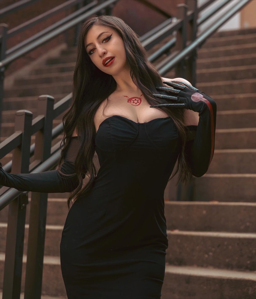 majorlydappy's tweet image. i cosplayed lust from fullmetal alchemist or whatever #cosplayer #cosplay #fullmetalalchemist #FMAB #cosplay