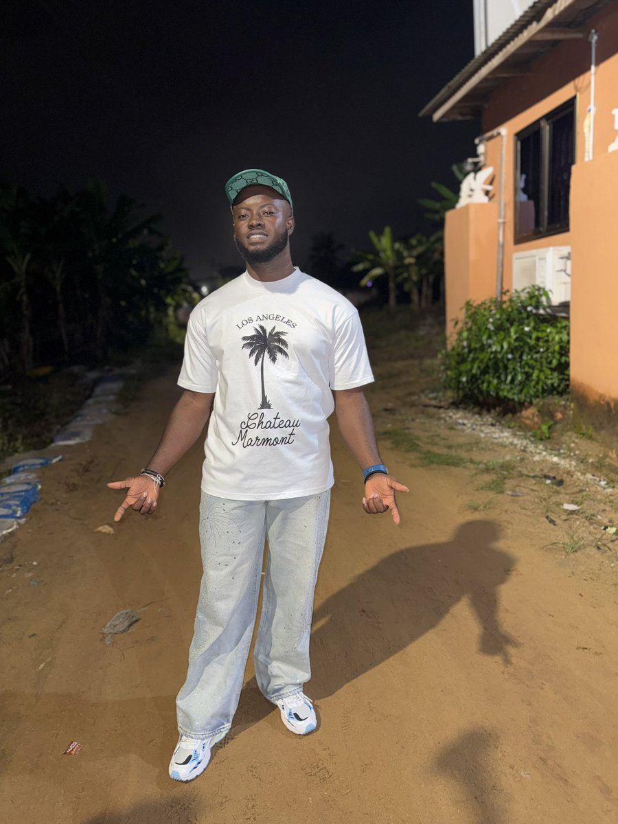 Quame_Enumd3's tweet image. Happy birthday to me🤲✊🏿. 🎉🍾🥂