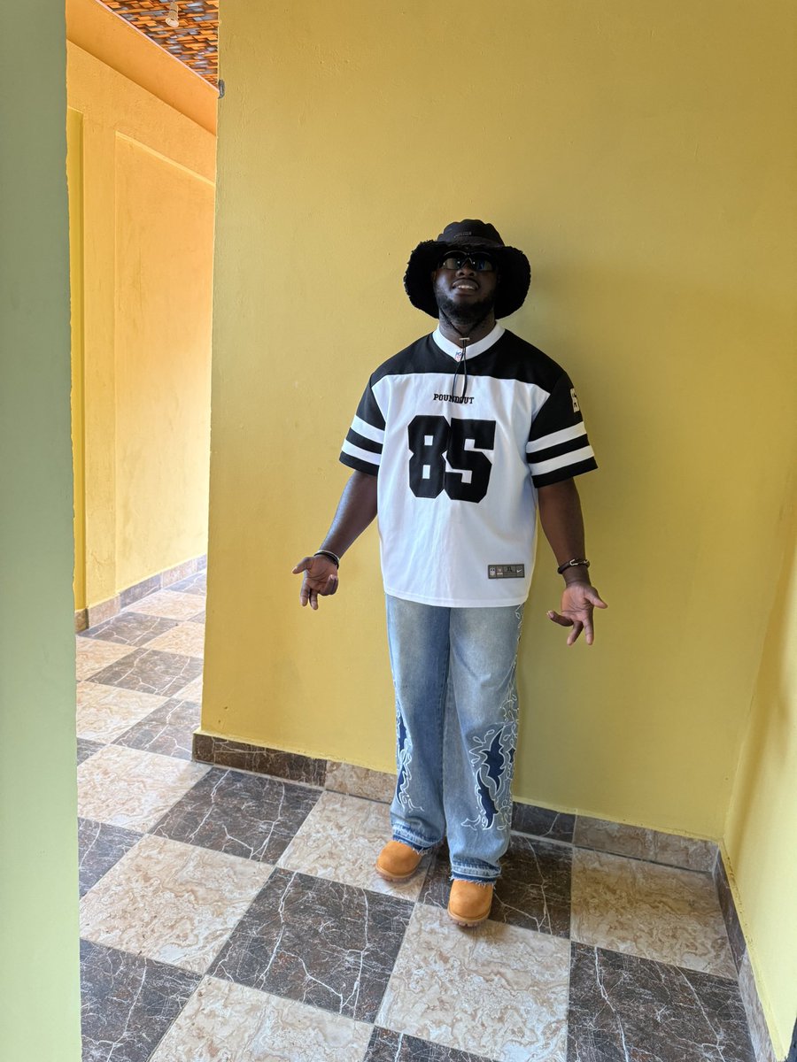 Quame_Enumd3's tweet image. Happy birthday to me🤲✊🏿. 🎉🍾🥂