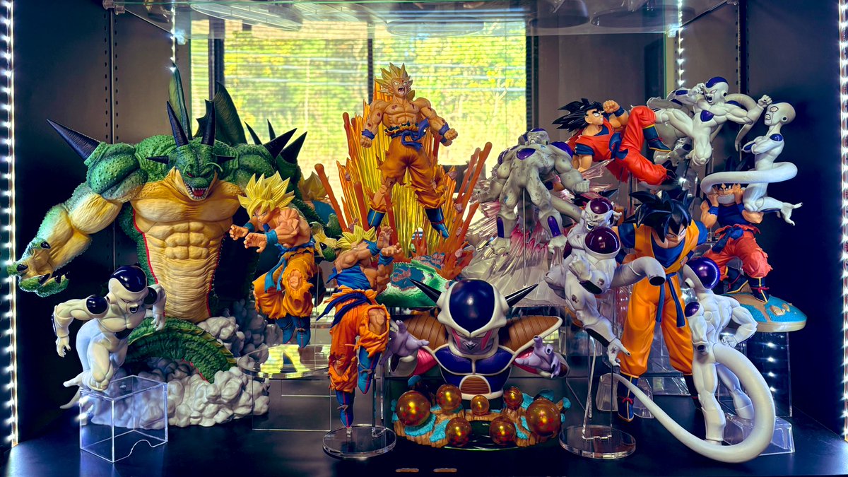 悟空vsフリーザ』更新。 真ん中にフリーザをどーんと。 ポルンガの前に