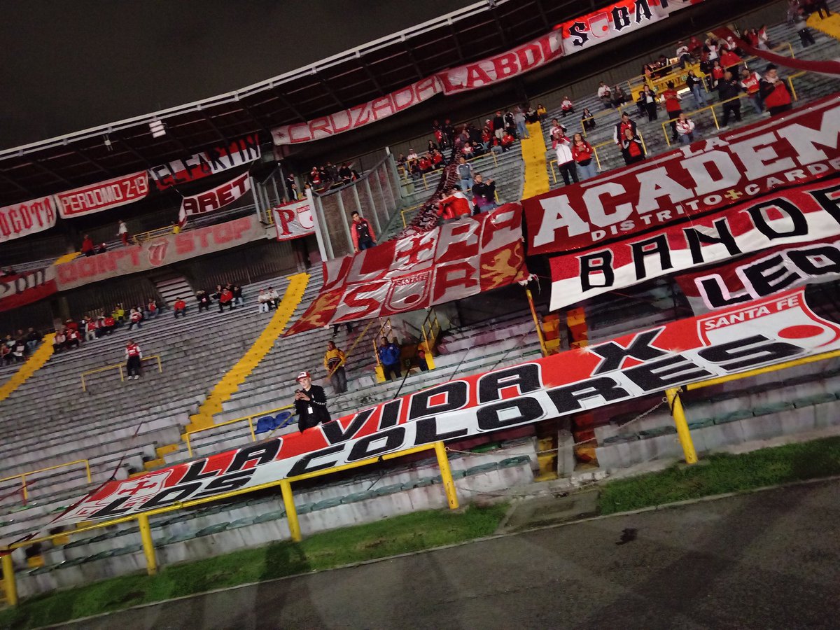 Te Amo <a href="/SantaFe/">Independiente Santa Fe</a> pasan los años y seguimos alentandote amado León. 🦁

No Somos Así, somos peores, SOMOS <a href="/LVXLCISFLGARS/">LAVIDAXLOSCOLORES</a> 🇮🇩

La Banda de DAVID 😇