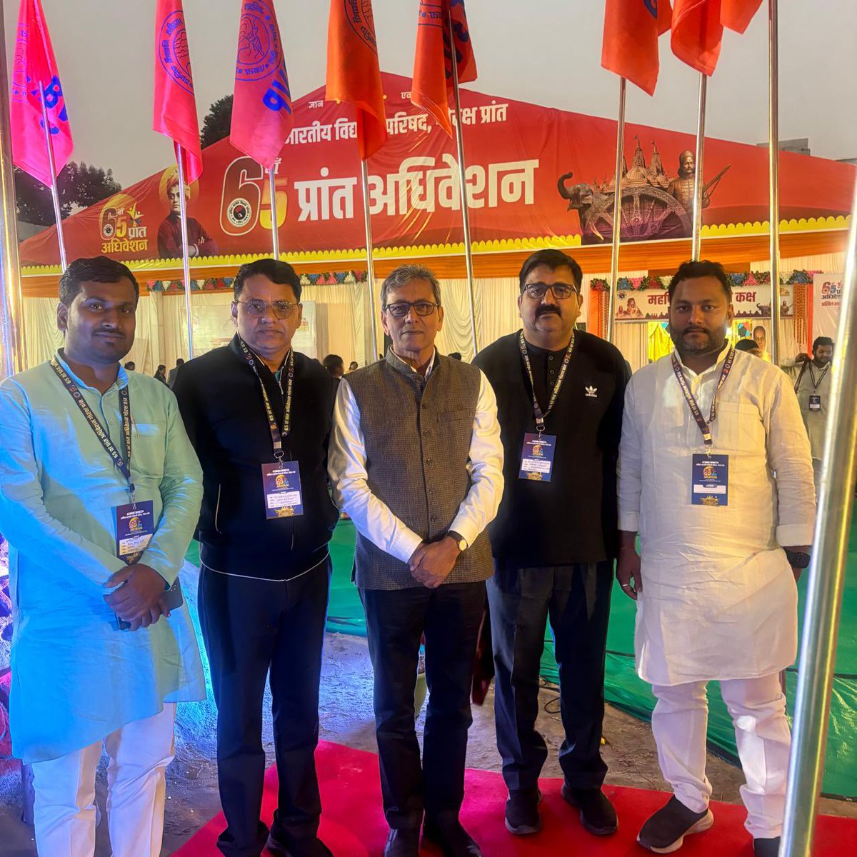 Omkar_Raii's tweet photo. अभाविप गोरक्ष प्रांत अधिवेशन, #बलिया में सहभागिता हुई। इस संगठन ने मेरे जीवन के विचार, संस्कार और व्यक्तित्व पर विशिष्ट प्रभाव डाला है।
अभाविप वह संगठन है जो छात्रों में राष्ट्रप्रेम, व्यक्तिनिर्माण और जीवन-मूल्यों का संचार करती है।
#ABVP #Ballia #NationFirst #StudentsPower https://t.co/PqEgpmbD5U
