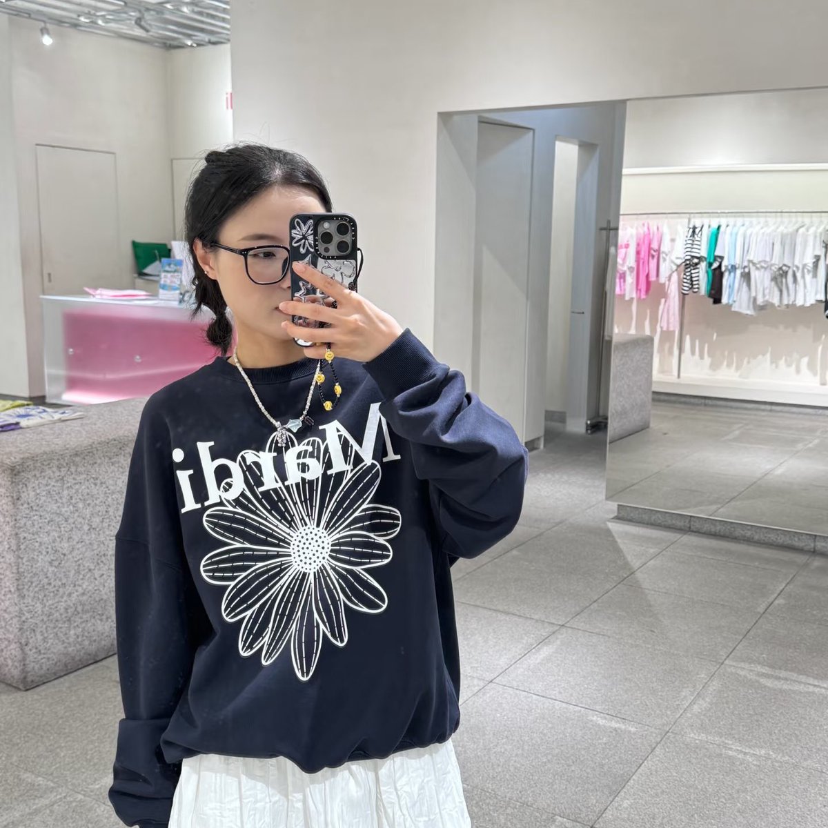 💥 ลดราคาด่วน ❗️ปกติ 2500-3000฿
🤍 MARDI SWEATSHIRT FLOWER_NAVY CREAM SALE50% 💙
〰️ เหลือตัวละ 1290฿ 〰️ free ems

มีสีกรมมาเพิ่มค่าาา ✨😳
FREE SIZE : อก 51 นิ้ว

✳️ CF จำนวนได้เลยค้า มัดจำด้วยใจ ของถึงไทยค่อยชำระนะค้า ⛔️ ห้ามยกเลิก หรือเททุกกรณี ⛔️ รอของ 6-8 weeks (อาจจะเลทได้)