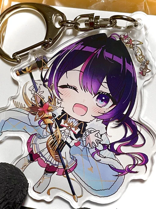【お知らせ】 11/19 AZKiソロライブにてアクリルキーホルダーを無料配布します ○場所:臨港パーク ○時間:14時30分頃(写真撮影後の隙間時間に配布いたします) ○個数:60個 ※個数に限りがございますのでフォロワーさん限定の先着順となります ↓リプ続き