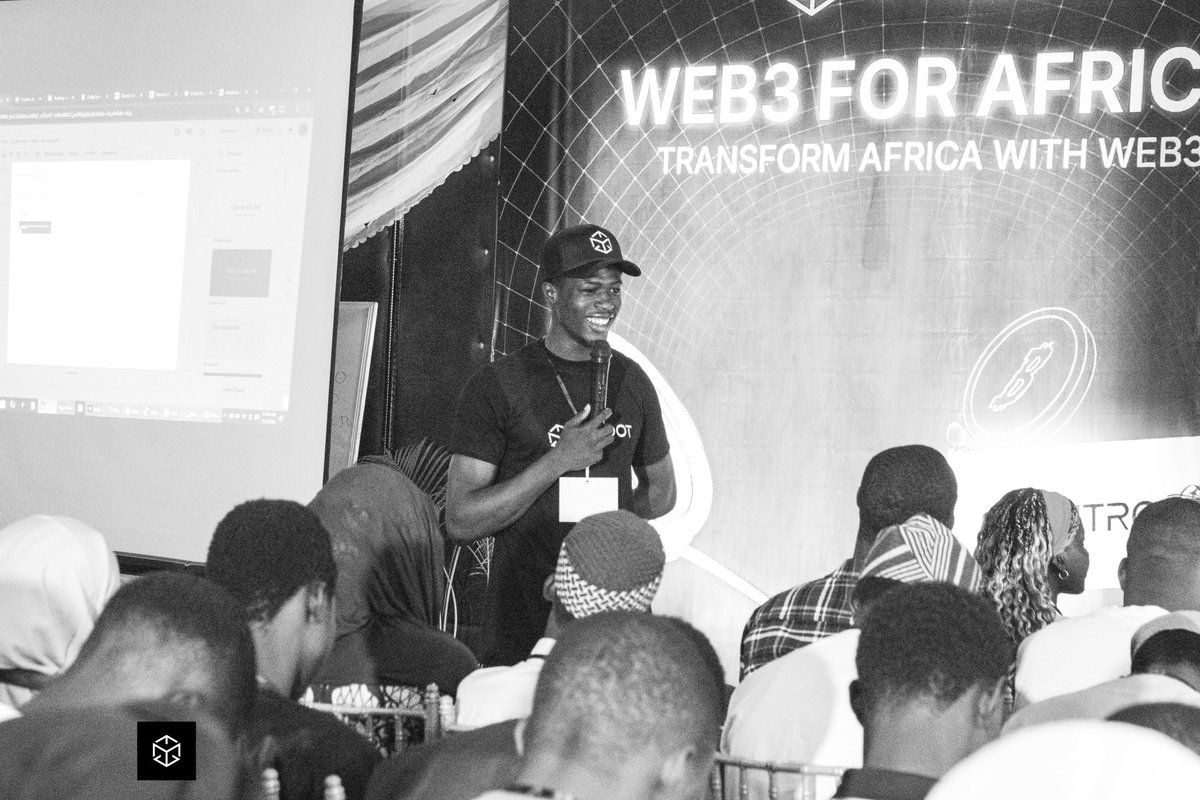 theroyal_lad's tweet image. Last week Friday, as the Project Manager, seeing the BITROOT Offline Meetup @Bitroot_ come alive was inspiring. We gathered brilliant minds to ask: How can Africa adopt Web3? One thing was clear — Africa is ready, but we need collaboration, education &amp;amp; courage to move forward.