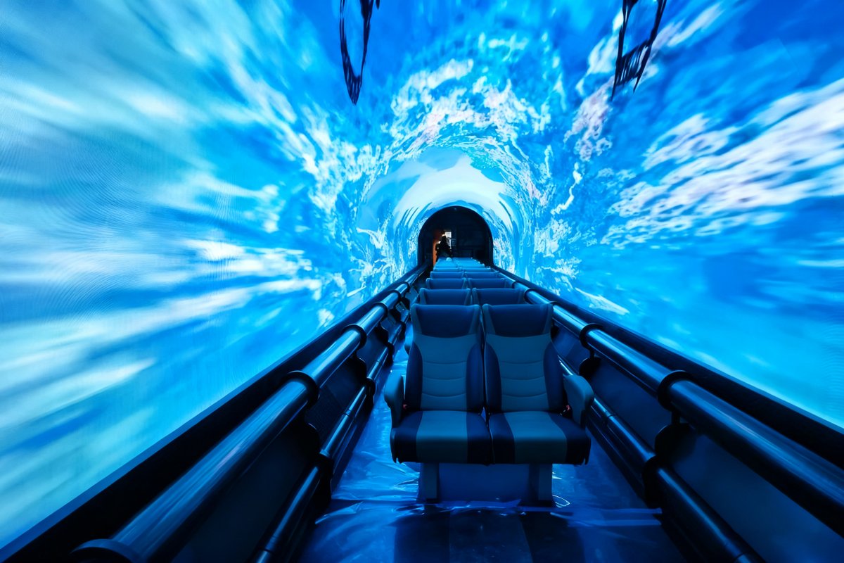 colorlightcloud's tweet image. #ColorlightCase: LED Tunnel Screen on the train💡

On October 30, the &quot;Time Machine&quot; themed train carriage, featuring a 120㎡ #LED screen, officially opened to the public in Tianjin. 

#Colorlight #ProjectCase #LEDSolution #MediaServer