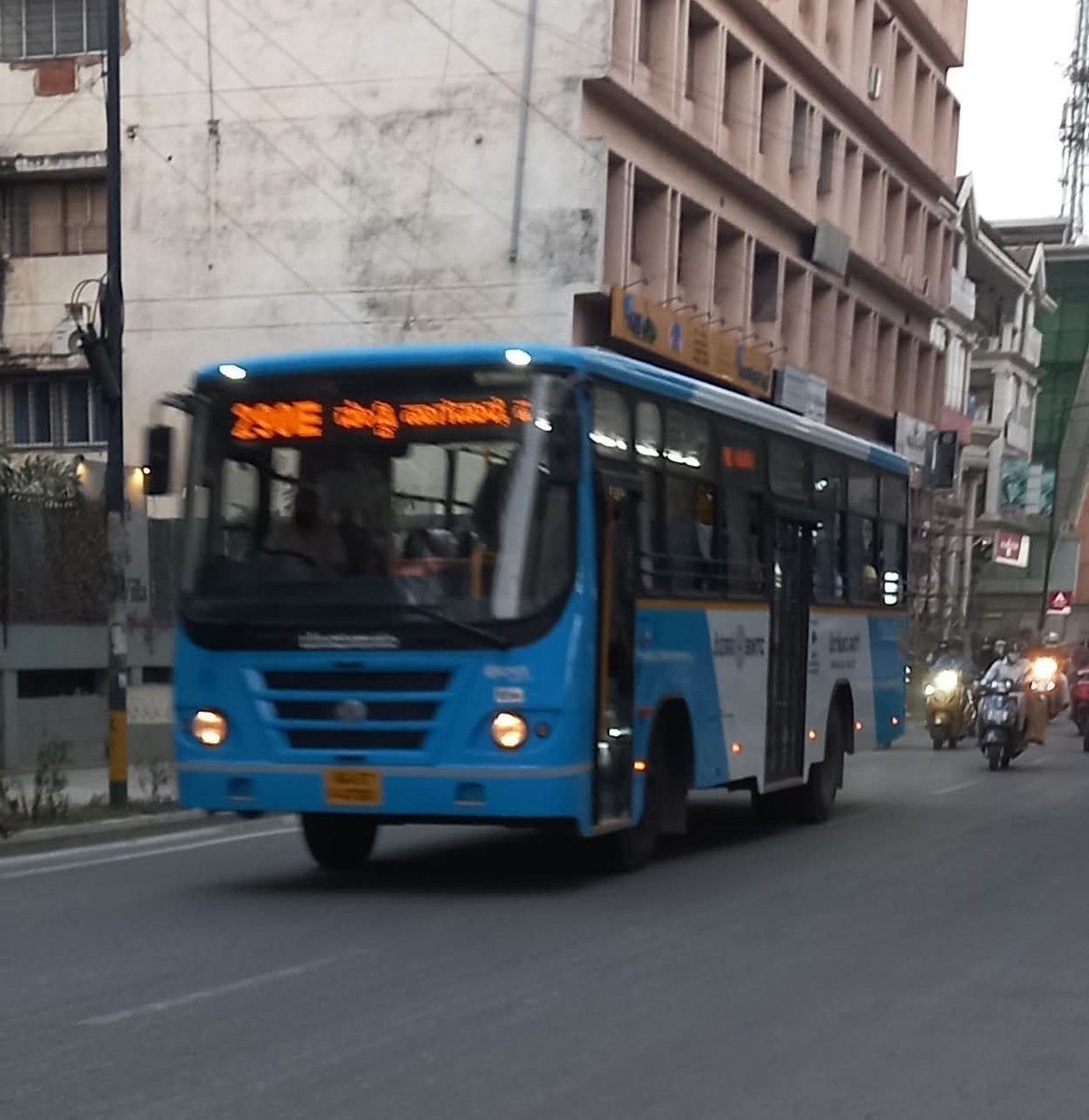 Ss2787's tweet image. Connector to Yelahanka  avoiding the Airport road rush  !! Passes 800 mtrs from Manyata!! Connecting Yelahanka with Purple line metro
290E - Shivajinagar to Yelahanka via Frazer town, Nagavara, Kogilu cross 
G-10 from KR market via Vidhanasoudha 
@FriendsofBMTC @ChristinMP_