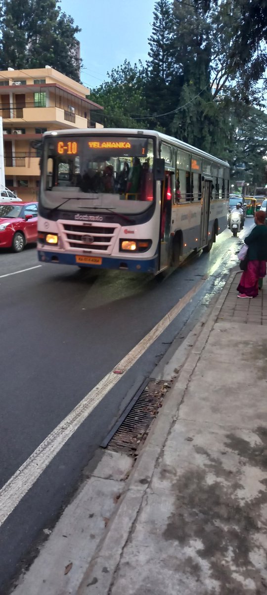 Ss2787's tweet image. Connector to Yelahanka  avoiding the Airport road rush  !! Passes 800 mtrs from Manyata!! Connecting Yelahanka with Purple line metro
290E - Shivajinagar to Yelahanka via Frazer town, Nagavara, Kogilu cross 
G-10 from KR market via Vidhanasoudha 
@FriendsofBMTC @ChristinMP_
