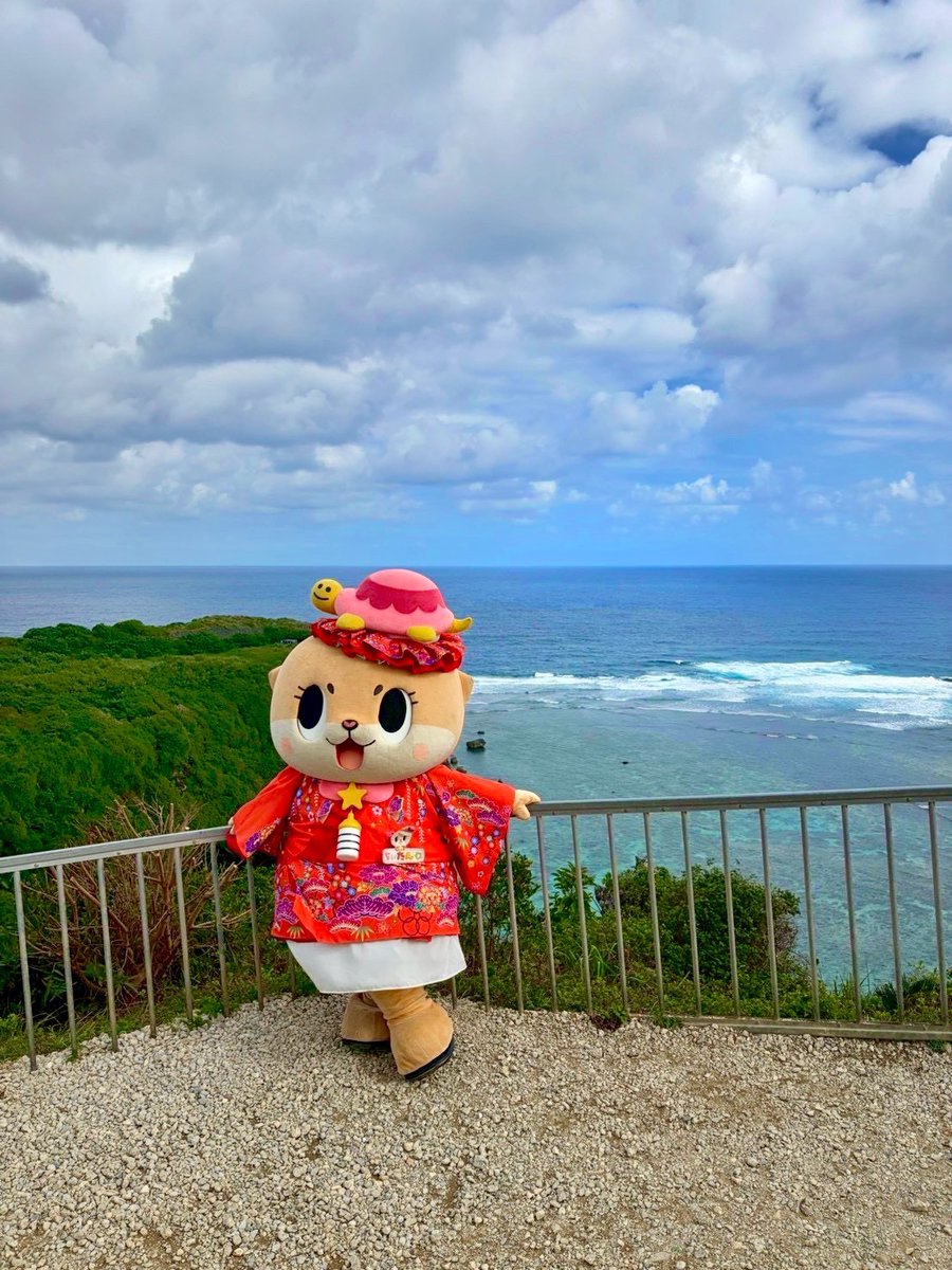 Chiitan_Okinawa's tweet photo. 沖縄県うるま市・宮城島にある「果報バンタ」
“果報”は沖縄の言葉で“幸せ”の意味さ〜✨
七五三を迎えたみんなに、たくさんの幸せが届きますように🌺

May happiness reach everyone.🌈 https://t.co/lFdJ09hU40