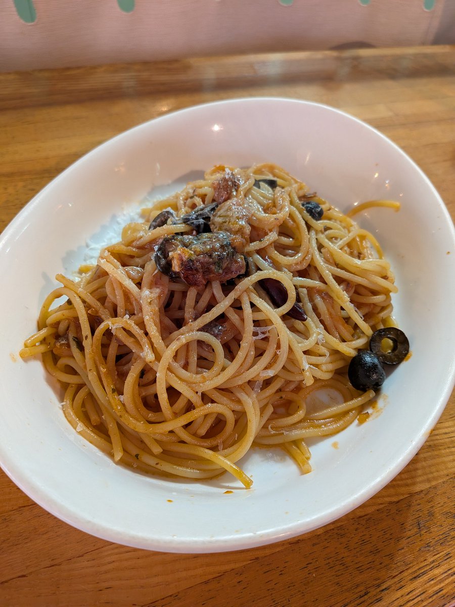 sotokichisan's tweet photo. #カコジョラーメン部スパゲティ分会
#Liel
#沼袋

皆様
こんにちはです☀

本日のお昼ごはん
プッタネスカです🫒🍅🌶️🍝

最近は何処のイタリアンやスパゲティ専門店でもプッタネスカってメニューであまり見掛けないですよね🤔 https://t.co/tcpMi4jVHg