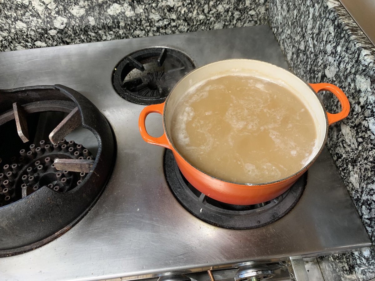 久しぶりにフェジョン作りを開始🫘
横浜のブラジル食堂🇧🇷で食べた本場のローズマリーさんのフェジョンにどこまで近づけられるかが今回の課題❗️