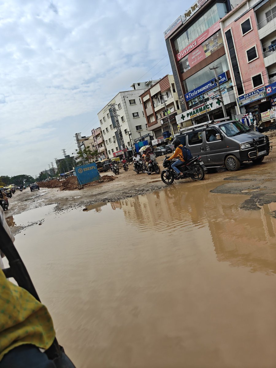 govindsneha24's tweet photo. @TelanganaCMO Sir, #Ameenpur is suffering, and our voices are still unheard for Road from #Ameenpur to #chandanagar
We urgently need action families, children, everyone is struggling. Please don’t ignore us. 🙏
#Ameenpur #PleaseHelp #WeNeedSupport #Telangana #Hyderabad #Ghmc https://t.co/a7209S1Tpz