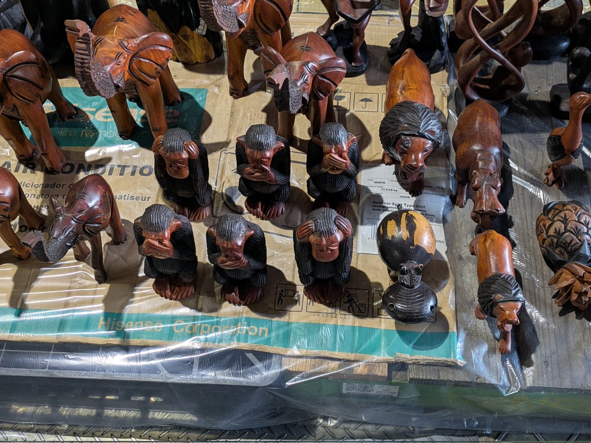 値段が不明だと怖いと思うので聞いた範囲で。 猿木彫:3個9000円 大きい