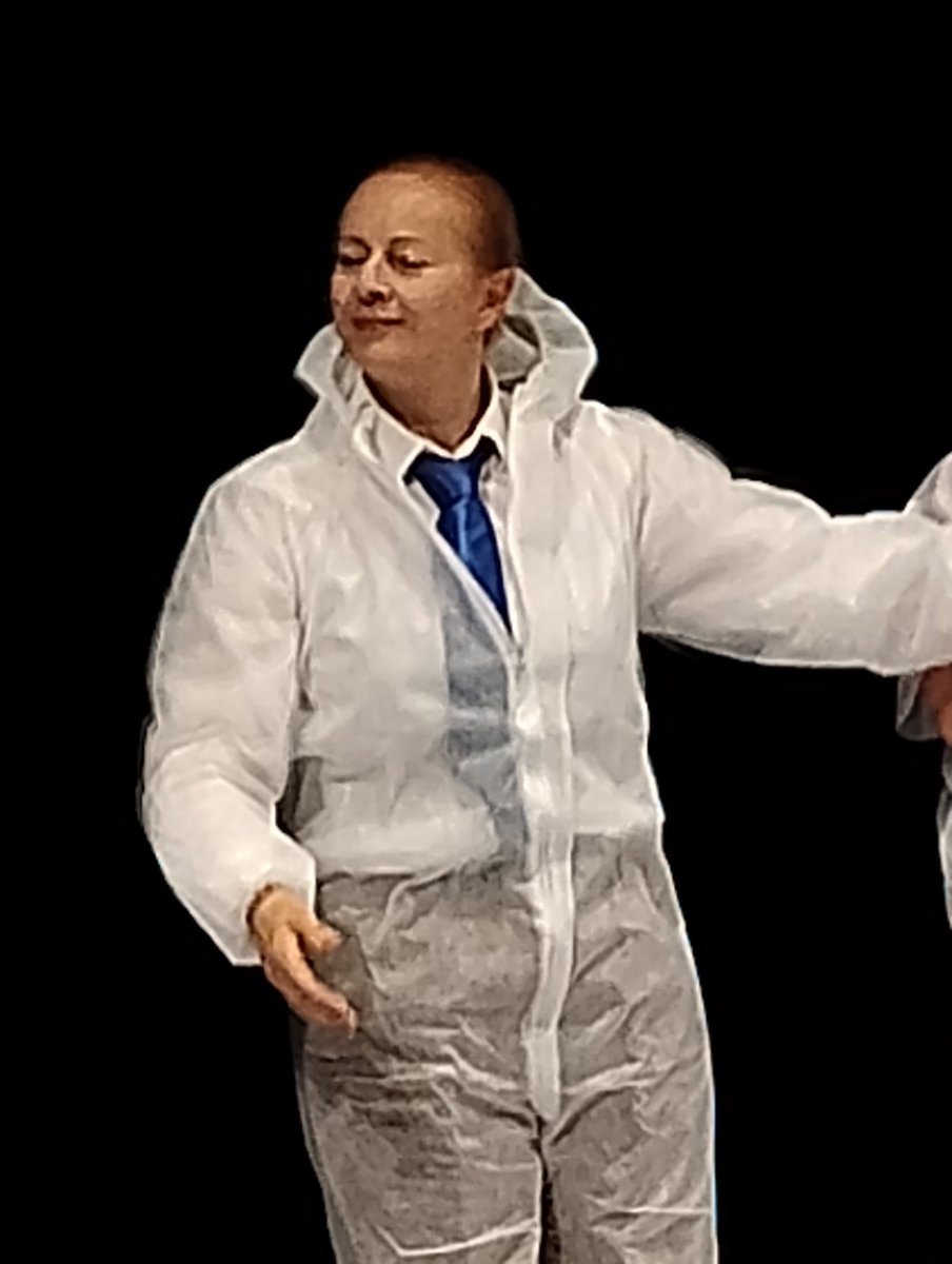 AlbetaV's tweet image. Lidovky jdou do řiti
Povedená premiéra Reduta Brno
Sarkasticky, vtipně, nejenom o Babišovi, Zemanovi, Hitlerovi.....