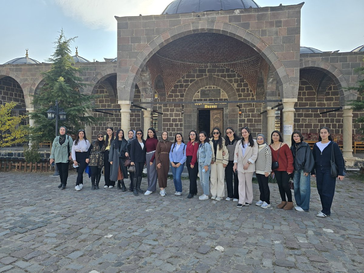 📍Aybüke Öğretmen Yurdu
Öğrencilerimizin sosyal ve kültürel gelişimlerine katkı sunmak amacıyla Doğubayazıt’a gezi düzenlendi. Tarihî ve doğal güzellikleri yerinde görme fırsatı bulan öğrencilerimiz, keyifli ve verimli bir gün geçirdi.
