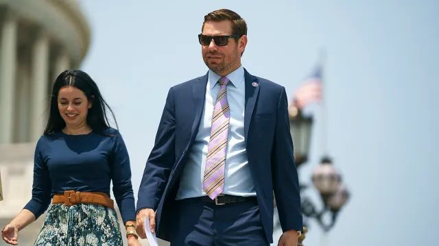 thedailypulse_u's tweet image. New Post: Forbes Blasts Eric Swalwell Over Fraud Allegations: “The Only Response to This Is Boo-Hoo” thedailypulseusa.biz/forbes-blasts-…