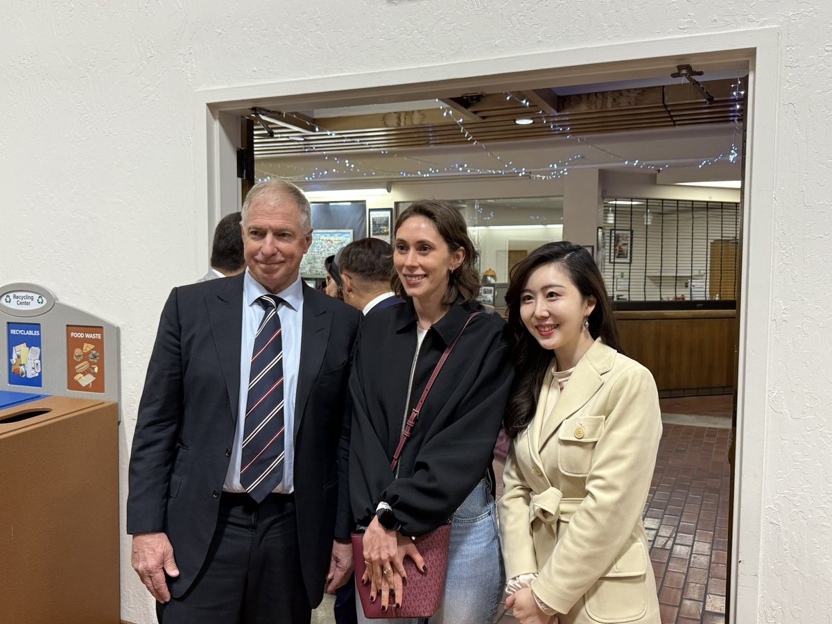 I met many welcoming patriots today!

I will start actively working hard from now on, please watch over me 😊

오늘 반가운 분들을 많이 뵈었습니다!

본격적으로 열심히 활동 하도록 하겠습니다 지켜봐주세요 😊