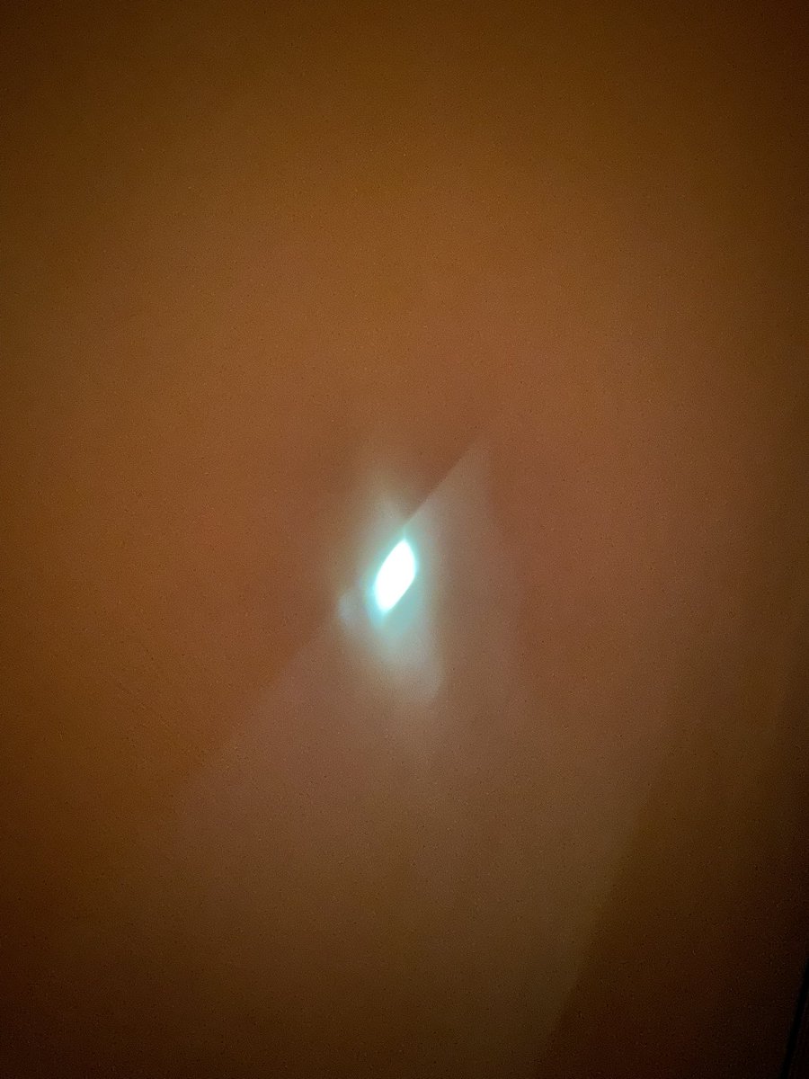 helloimoctobe's tweet image. Сегодня утром открыла глаза и увидела на стене этот комочек света ☀️Получился некий обряд посвящения инд 😂