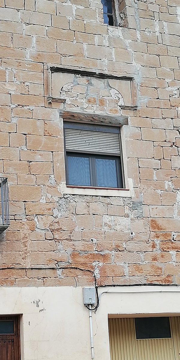 Castell d #Alcanó relacionat amb #SantRuf i la #seuvella de #Lleida i  els seus murs ens donen molta informació
#Segrià #TerradePonent #SegriàSec