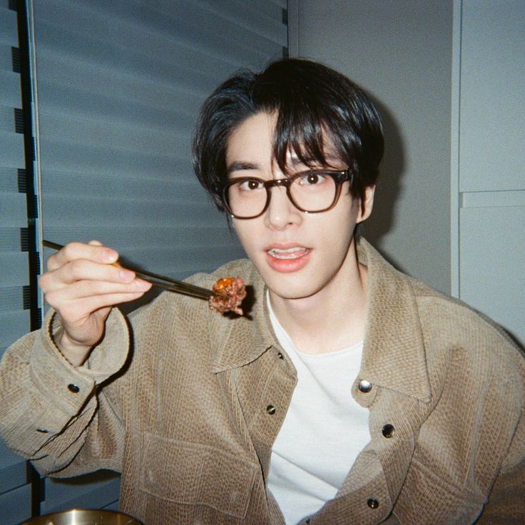 DreamyJakey's tweet photo. @bbstanie OUR GOLDEN LIGHT JAKE
#23SeasonsWithJAKE
#제이크생일인데_여긴왜앉아있어요
#HAPPY_JAKE_DAY
#엔하이픈_제이크 https://t.co/aMAHGQoHdh