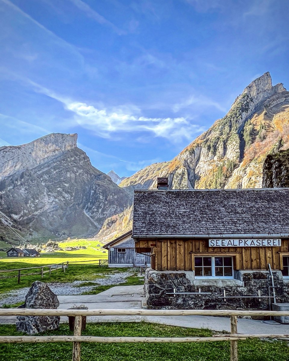 bergwelt_me's tweet image. Das war dann wohl der letzte milde Herbsttag in diesem Jahr.🍂☀️ Ich hoffe, ihr konntet ihn auch in vollen Zügen geniessen. Schönen Sonntag euch allen!

#Bergwelt #Schweiz #Alpstein #Herbst